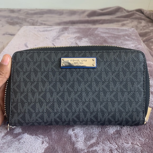 Michael Kors Wristlet - Picture 4 of 6